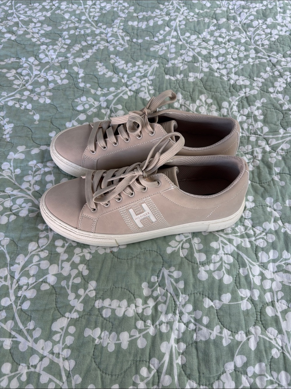 Tommy Hilfiger Taupe Low-Top Lace-Up Sneakers